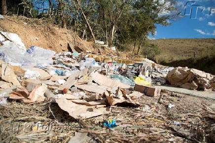 Descarte irregular ameaça meio ambiente