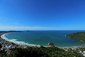 Vista da Praia do Mariscal, em Bombinhas (SC)