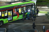Homem faz refém em ônibus em Itaquera SP