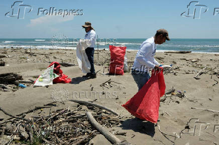 Atlantic Ocean protected from garbage by Ocean Cleanup barriers in Guatemala