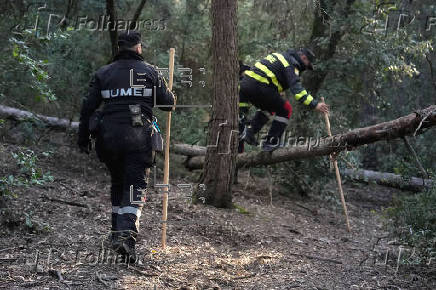 Miembros de la UME rastrean la sierra de Collserola