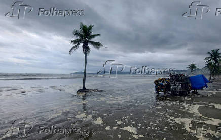 Ressaca do mar em Santos (SP)