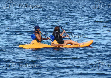 Paulistanos praticantes de caiaque - Represa de Guarapiranga