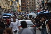 Movimentação na Rua 25 de Março em São Paulo
