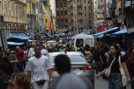 Movimentação na Rua 25 de Março em São Paulo