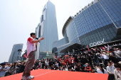 People Power Party presidential candidate Kim Moon-soo campaigns in Seoul