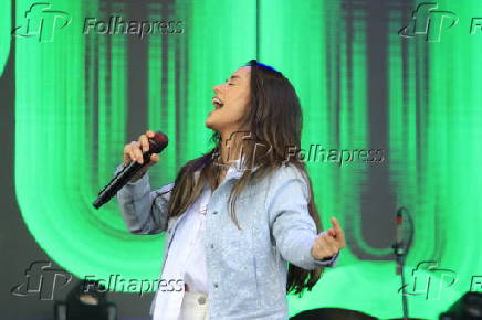 Cantora Isadora Pompeo participou da Marcha para Jesus