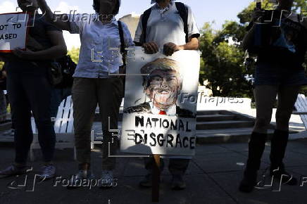 People protest Trump's order to delpoy National Guard in Washington DC