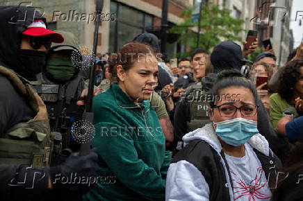 Federal agents make immigration arrests in Chicago