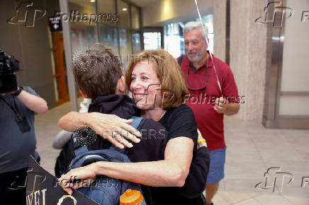 U.S. citizens and Israelis being evacuated arrive in Tampa