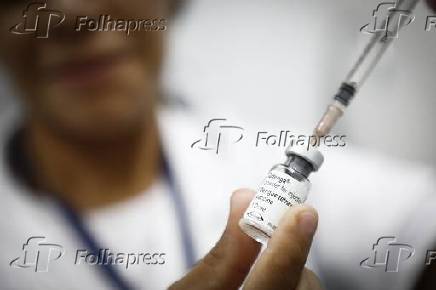 Vacinação contra dengue na UBS Jardim Fortuna, em Itaquaquecetuba