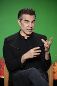 El actor Adrián Uribe va ‘Al Chile’ en su nueva docuserie sobre el picante mexicano