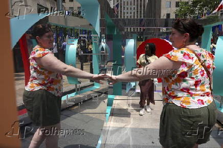 Interactive public art installation by Wade and Leta unveiled at Rockefeller Center