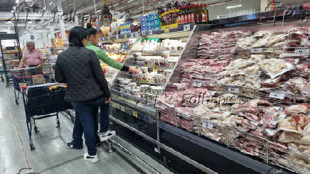 Movimentação em mercado atacadista na zona leste de SP