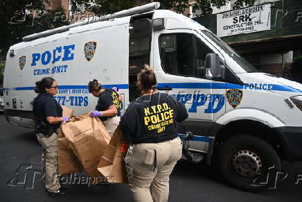 Mulher de 77 anos é morta em um prédio de apartamentos no 7º andar do número 2064 da Barnes Avenue, em Pelham Parkway, Bronx, Nova York