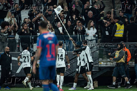Partida entre corinthians e red bull bragantino pelo campeonato brasileiro