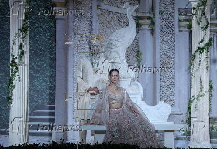 Falguni Shane Peacock - Runway - India Couture Week