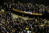 Deputados comemoram a aprovação do texto-base da reforma da Previdência