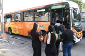 Queda de muro no metrô fecha 11 estação
