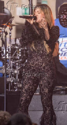 Kelly Clarkson se apresenta no Today Show, dando início à série de shows de verão do Citi