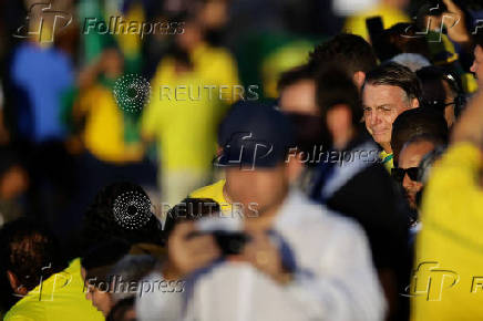 Bolsonaro rallies for amnesty bill three days after hospital discharge