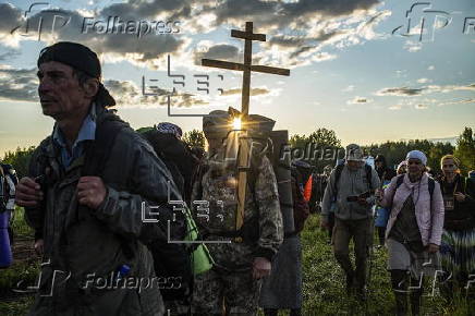 Orthodox Christians take part in annual Velikoretsky Cross procession