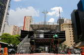 Montagem do palco para o reveillon 2016-2017 na avenida Paulista