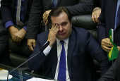 O presidente da Câmara, Rodrigo Maia (DEM-RJ), chora durante sessão da reforma