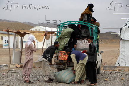 Refugees deported from Pakistan arrive in Afghanistan
