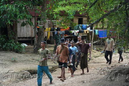 Myanmar prisoners of war held in rebel camp