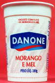Embalagem de iogurte Danone. 