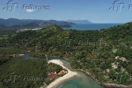 Vista aérea do rio Sahy, m São Sebastião (SP)