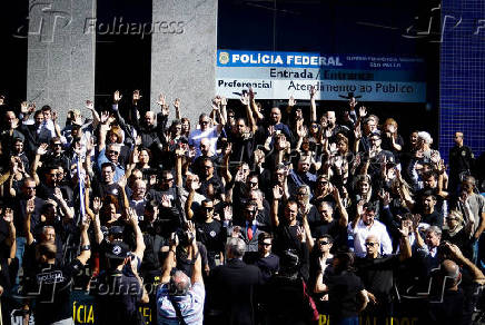 Policiais federais, civis e rodoviários durante ato em SP em defesa de aposentadoria especial