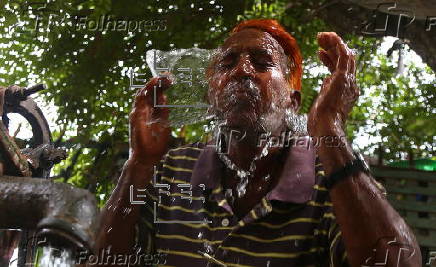 Heatwave grips Karachi