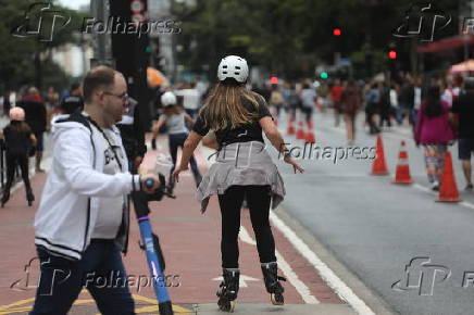 Domingo de frio na Av. Paulista aberta para pedestres