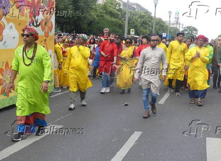 A vibrante e vanguardista capital da Alemanha recebe o carnaval anual de culturas em suas ruas.