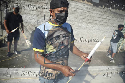 Fieles salvadoreños celebran la centenaria procesión de 