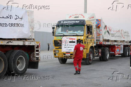 Egyptian Red Crescent convoy with aid for Gaza Strip