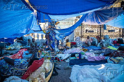 Migrants camp outside Paris City Hall asking for shelter
