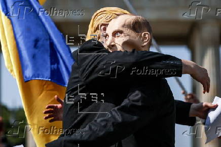 Pro-Ukraine protest in Berlin ahead of Trump’s talks with Putin in Alaska