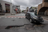 Ruas esburacadas em São Paulo