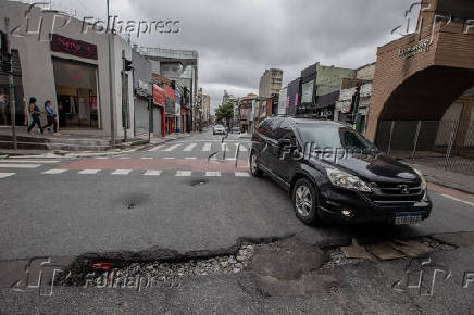 Ruas esburacadas em São Paulo