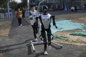 Beijing gets ready for human and robots half marathon