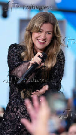 Kelly Clarkson se apresenta no Today Show, dando início à série de shows de verão do Citi