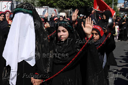 Shi'ite Muslims gather to mark Ashura in Istanbul