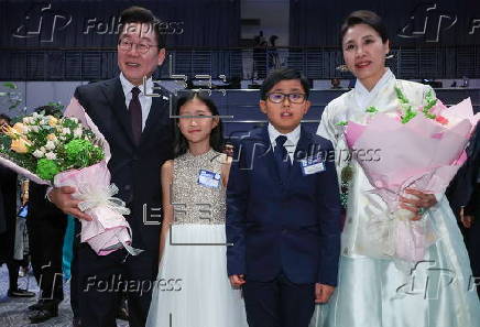 South Korean President Lee Jae Myung meets South Korean residents in New York