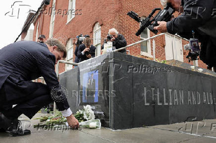 German Foreign Minister Wadephul lays flowers in honor of Israeli shooting victims Lischinsky and Milgrim in Washington