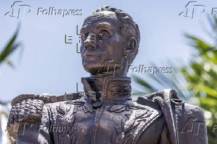Simon Bolivar bronze statue