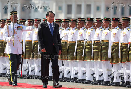 The Prime Minister of Laos meets his Malaysian counterpart during his visit to Malaysia