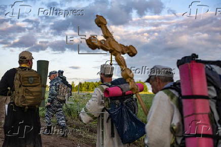Orthodox Christians take part in annual Velikoretsky Cross procession